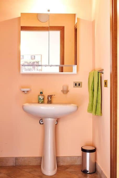 New Attic Lake View 2 فارينا المظهر الخارجي الصورة